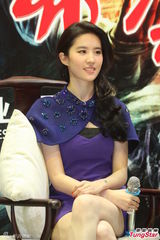 组图：刘亦菲穿短裙走光 拍戏尺度不设限