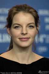 组图：《美女与野兽》发布会 蕾雅粉衣显清新