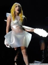 高清组图：Gaga开唱再进化 三点喷火尺度惊人