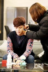 组图：张根硕IU《漂亮男人》幕后照独家揭秘