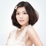 高清：华谊首曝光新人丁咛 获赞“美瞳大青衣”