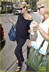 组图：抖奶超模阿普顿双峰高耸窒息诱惑