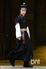 组图：韩星金多贤等出席音乐剧《拥月》记者会