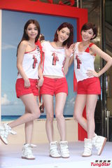 组图：少女组合跳绳卖瘦身产品 粉嫩热裤秀玉腿