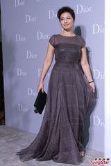 组图：钟楚红张曼玉同台亮相 全智贤露香肩