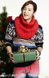 组图：张根硕圣诞写真变身浪漫情人 大秀额头卖萌