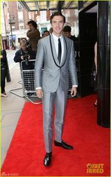 组图：大表哥辞演唐顿拍新片 暴瘦亮相变俊俏