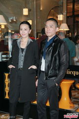 组图：梁朝伟学舞弃老婆陪 嘉玲称王菲享受单身