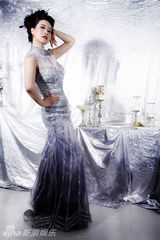 组图：芙蓉姐姐化身僵尸新娘 透视婚纱红唇滴血