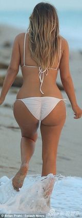 组图：辣妈卡戴珊秀瘦身成果 比基尼晒巨乳纤腰