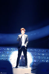 高清图：《中国星》启动淘汰赛 12强新造型亮相