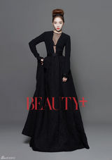 高清组图：KARA成员具荷拉秀酥胸性感霸气