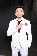 组图：达人秀赵薇珠光宝气苏有朋刘烨黑白配