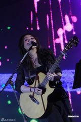 组图：蔡健雅音乐会两度返场献唱《达尔文》