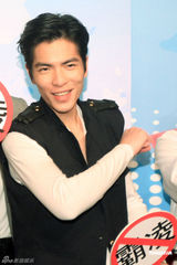 组图：萧敬腾担任反霸凌大使 为年轻时错误道歉