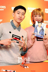 组图：朴宰范举办粉丝签名会 众粉丝捧场