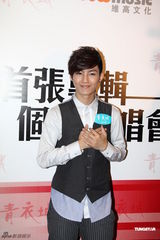 组图：炎亚纶称飞轮海年底复合出专辑 否认整容