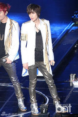 组图：韩团TEENTOP首次举办单独演唱会