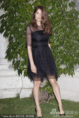 组图：威尼斯美裙盘点 休闲靓丽vs性感妖娆