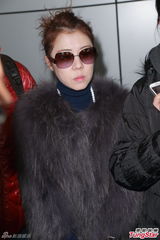 组图：女歌手遭好友诈骗制作费报案求助