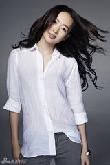 组图：童瑶最新写真曝光  白衬衫演绎文艺女青年