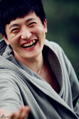 组图：《失恋33天》后郭京飞化身温暖男