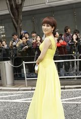组图：东京电影节开幕 马苏黄裙现身俏丽可爱