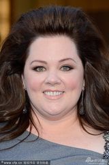 组图：第85届奥斯卡红毯-梅丽莎着灰色长裙亮相