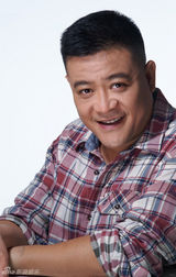 组图：姜彤全新写真亲切搞怪 展多面魅力