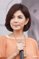 组图：SHE十周年纪念活动 Selina发短片盼早日归队