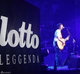 高清图：陈楚生演唱会深圳开锣 与李宗盛隔空对唱