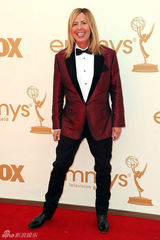 组图：艾美奖红毯 史蒂文-科若卡奴眼神呆滞玩恶搞