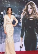 组图：《全面回忆》柏林首映 凯特印花长裙夺目