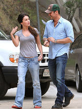 幻灯：玛丽亚-凯莉亮相 梅根-福克斯休闲度日