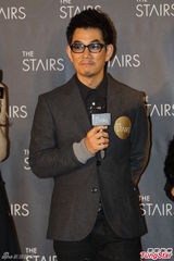 组图：范玮琪周丽淇咬耳朵 范范秀长腿春光乍泄