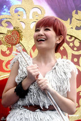 组图：梁静茹叹制作人不好当 新专辑首刷封面现瑕疵