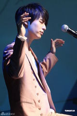 组图：严爵新专辑《不孤独》发片会 有信心拿金曲奖