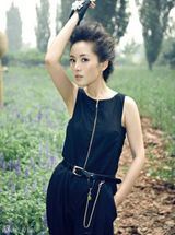 组图：车永莉黑色裤装帅气亮相 笑称搭配很重要