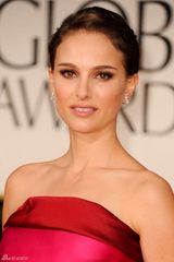 高清组图：娜塔莉-波特曼身着红裙大秀美背