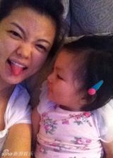 策划：卖萌耍宝手册揭秘 嘟嘴吐舌扮萝莉