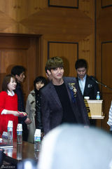 高清组图：姜虎东携昌珉宣传《月光王子》