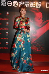 组图：容祖儿避谈刘浩龙 笑杜汶泽新片低俗