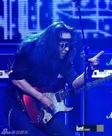 组图：韩国复活乐队等录音乐节目现场展现热情