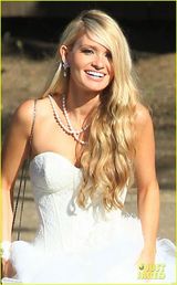 组图：《绝命毒师》亚伦保尔婚礼现场曝光