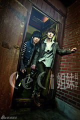 高清组图：SJ齐登《CeCi》杂志封面 变身刑警检察官