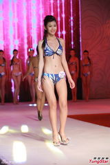 组图：亚姐大中华赛区泳衣秀 爆乳美腿一览无余