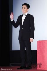 组图：张东健等捧场电影节 梁朝伟牵手宋慧乔