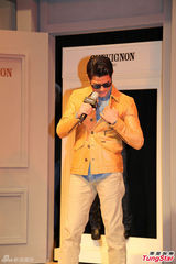 组图：郭富城穿皮褛扮机师 赞张曼玉衣着有品味