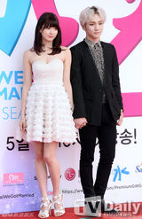 组图：SJ希澈与SHINeeKey携妻亮相发布会