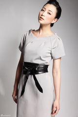 组图：知性气殷桃清新写真 气质优雅绽放